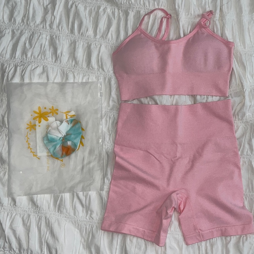 NEW Amazon Jetjoy Women's Pink Sports Bra and Shorts Set in Small